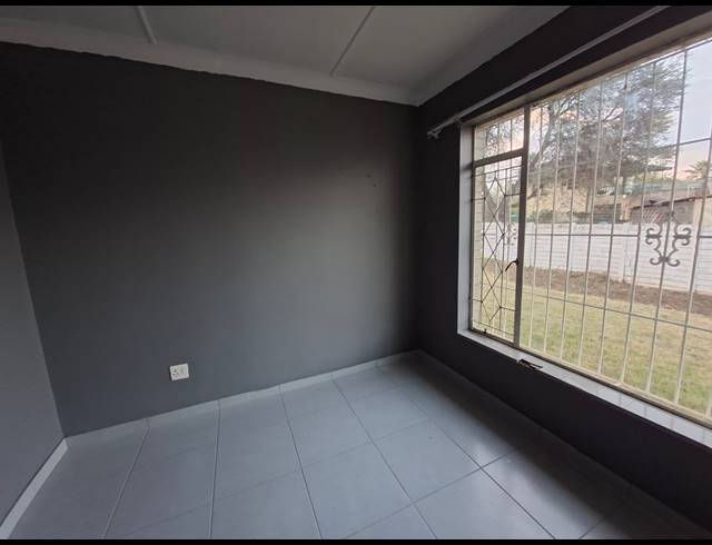 3 BEDROOM FREEHOLD TO LET IN ILLIONDALE